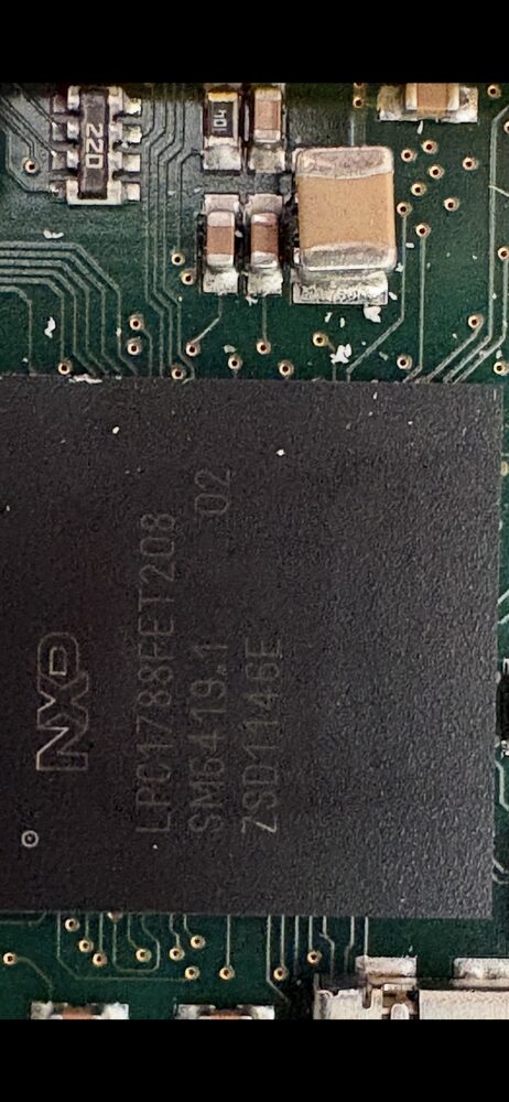 NXP LPC1788FET208 ARM-Cortex-M3-Prozessor auf der PICHLER-Bedienteil-Steuerplatine im Nahaufnahme-Foto