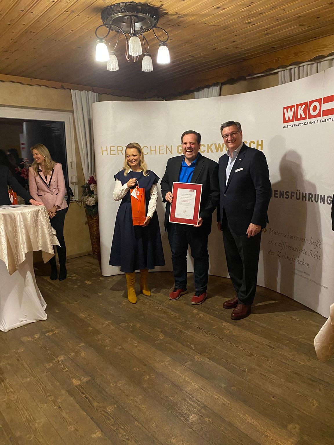 WKO-Auszeichnung für Basic4web – Ing. Dipl.-Ing. Thomas Kohlweiss mit WKO-Präsident Jürgen Mandl MBA, Wirtschaftskammer Kärnten
